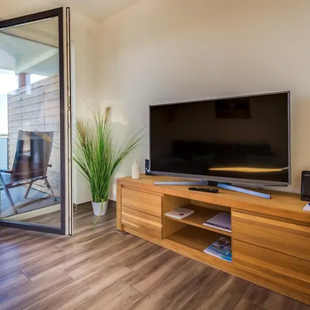 Lagovida Kapitaenskajuete F Am Stoermthaler