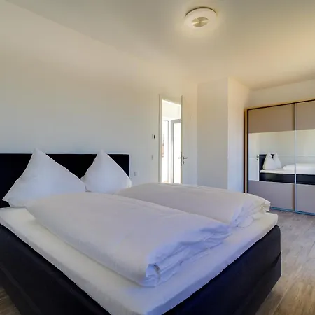 Lagovida Kapitaenskajuete F Am Stoermthaler