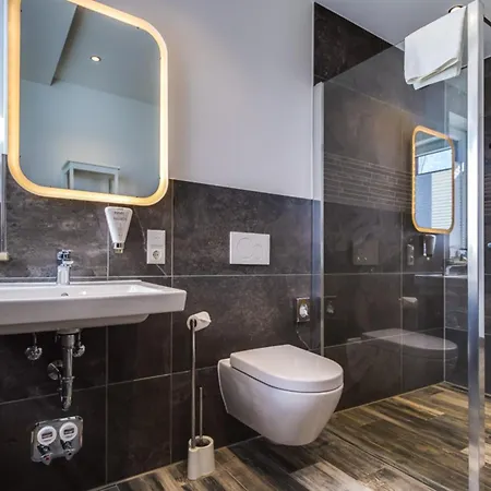 Lagovida Kapitaenskajuete F Am Stoermthaler