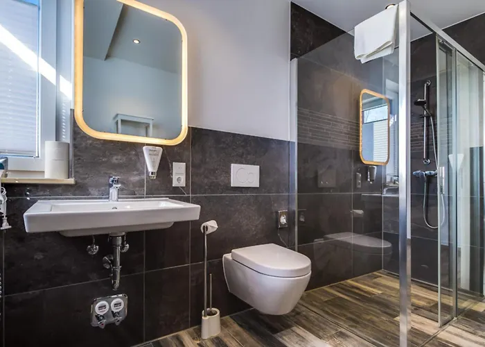 Lagovida Kapitaenskajuete F Am Stoermthaler